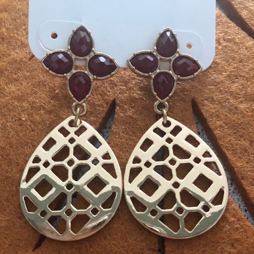 Burgundy stone and gold drop earrings
